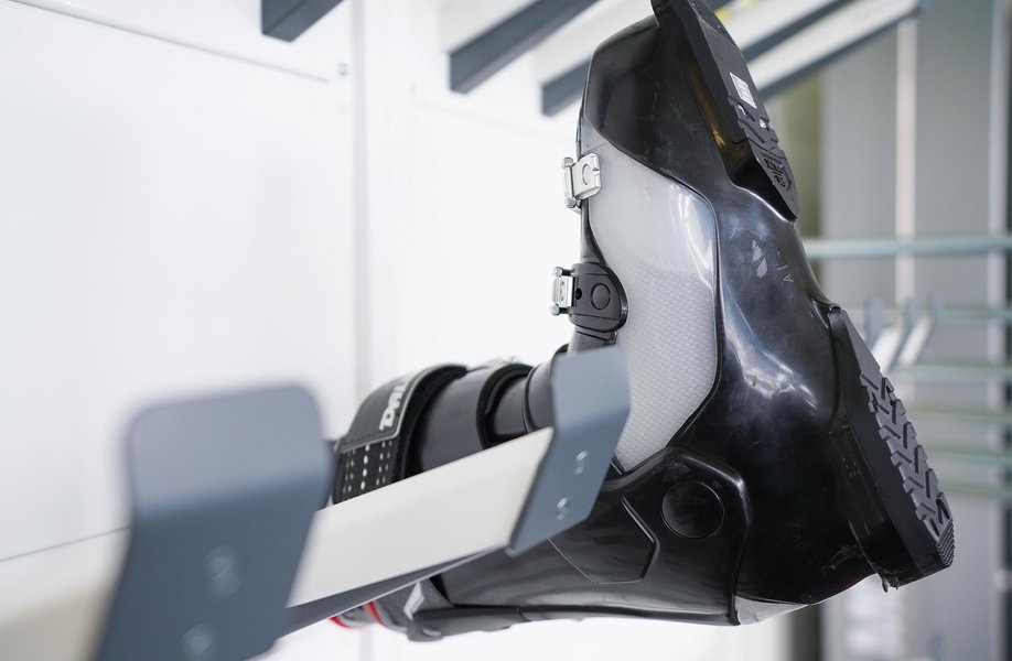 Boot dryer for storage systems
