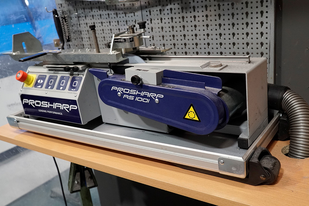 Sport Schrey with new ski service machine MONTANA CRYSTAL ROCK Reference project Sport Schrey, Pforzheim, DE, 2022, skate grinding machine